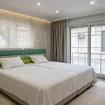 Luxury With Private Pool & Terrace In וילה