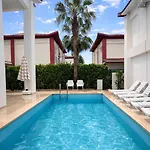 Villa Luxury With Private Pool & Terrace In